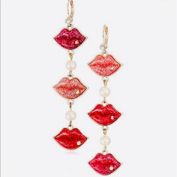 Betsey Johnson Jewelry - New 👄Betsey Johnson  Lips Mismatch Drop Earrings